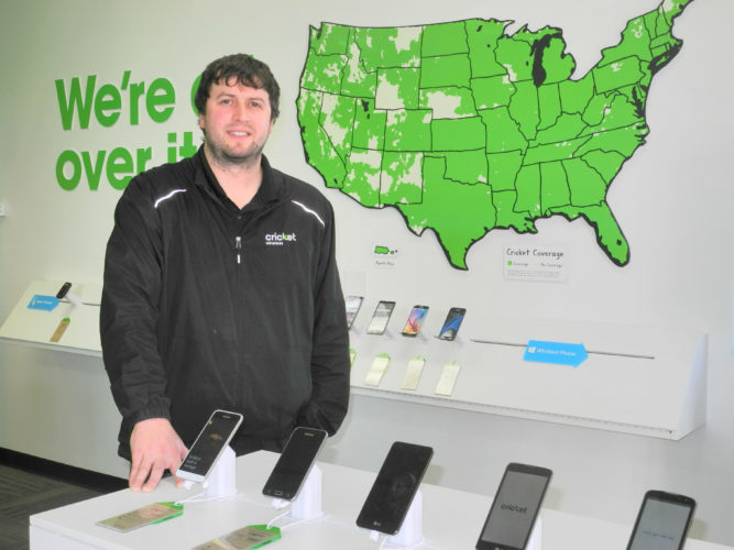 Dee’s Cellular Offers More for Less